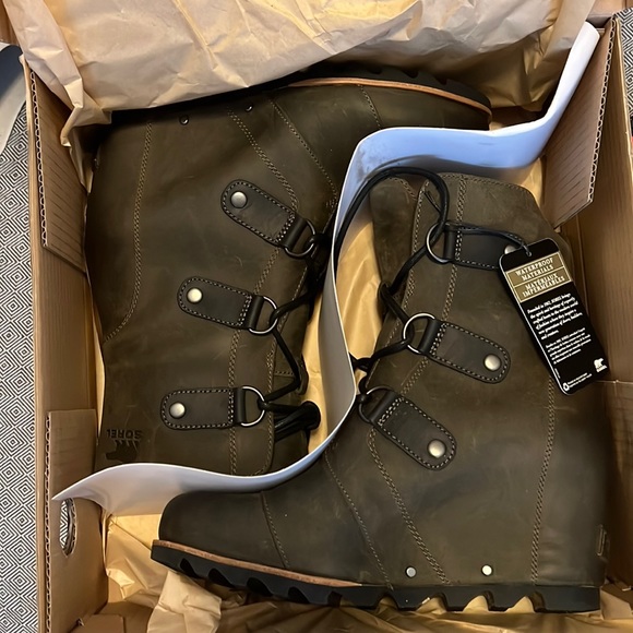 NWT Sorel Joan of Arctic Wedge Mid Bootie - Picture 2 of 9